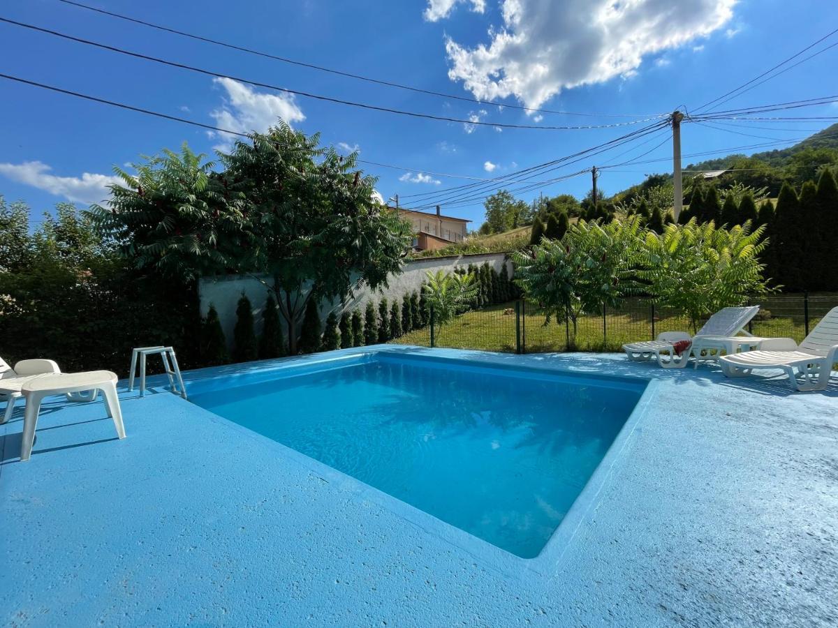 Villa Pool