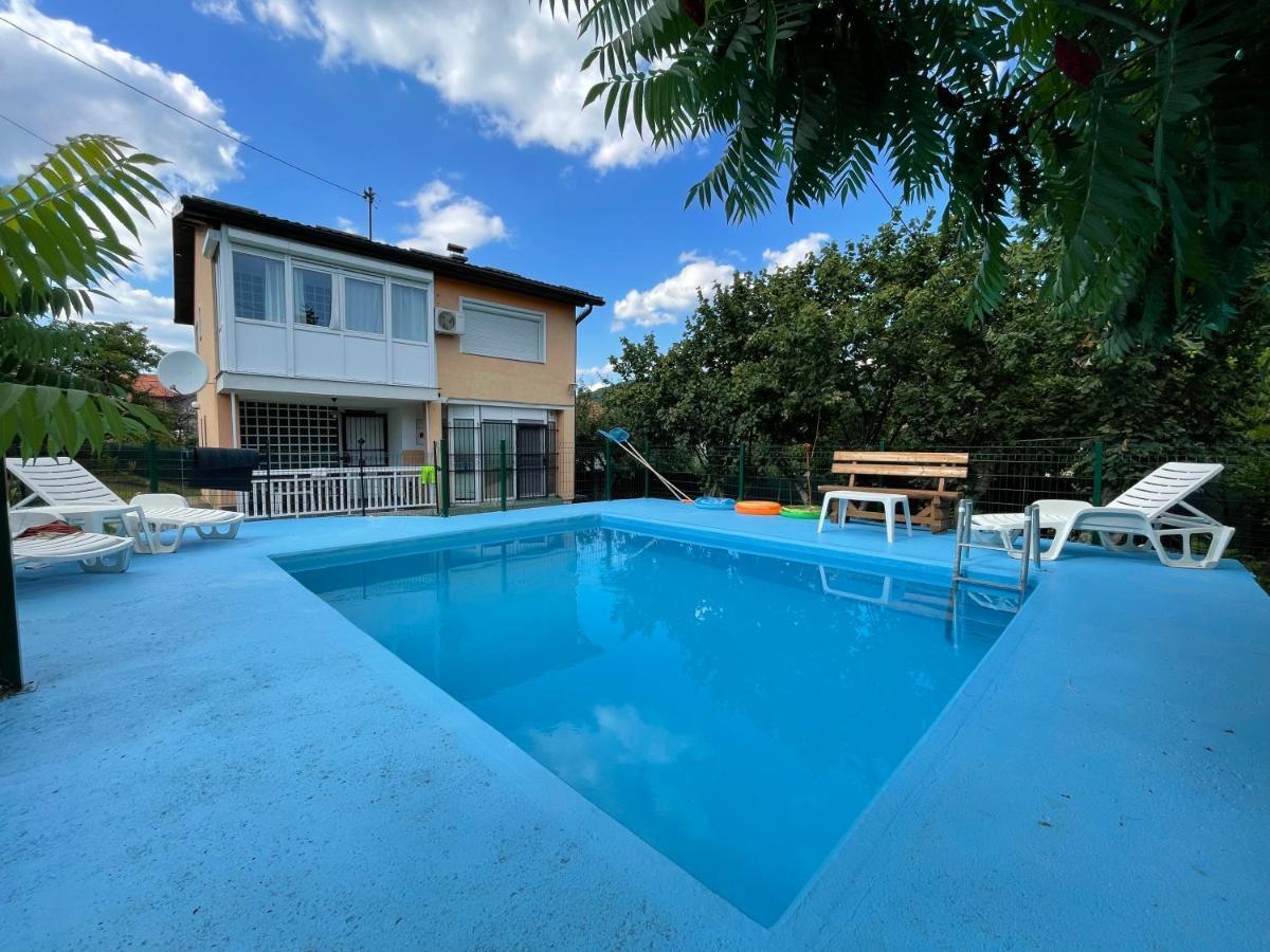 Villa Pool